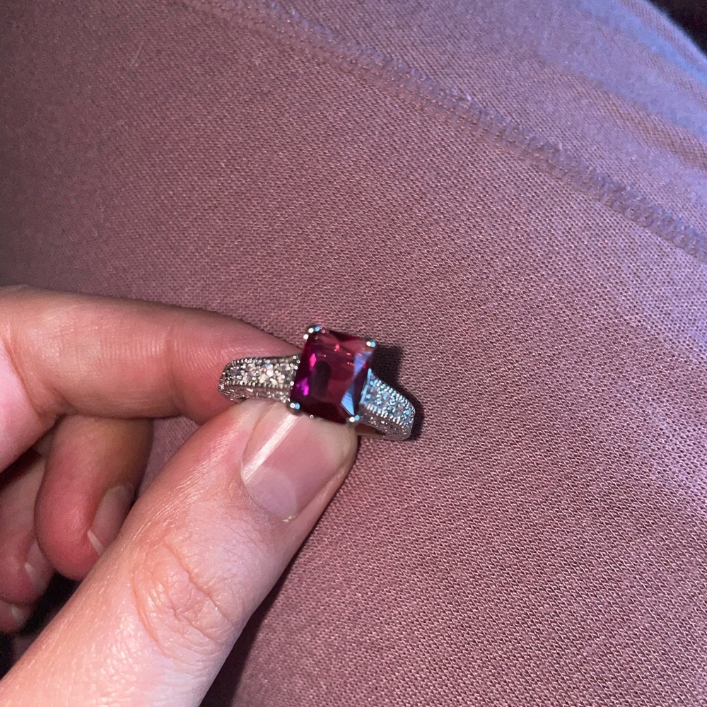 Beautiful Ruby ring (Sz 8) - Picture 6 of 8